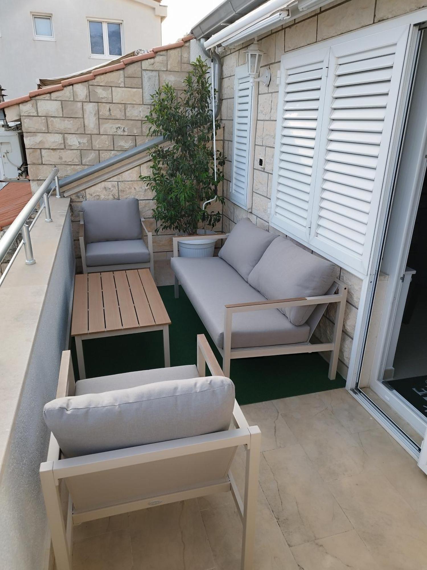 Ferienwohnung Am Sandstrand Omis Exterior photo